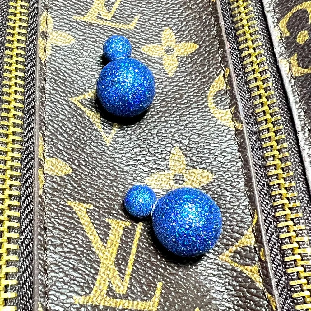 Double side glittery earrings in blue
